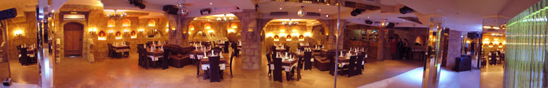 см панораму основного зала ресторана "Короли"